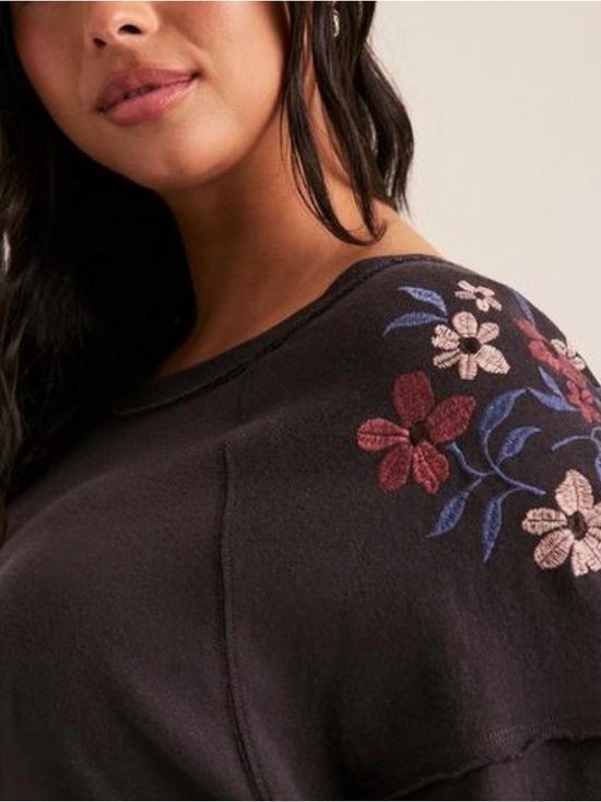 torrid Tops - Festi by Torrid black/gray short sleeve tee with floral embroidery Torrid Size 3